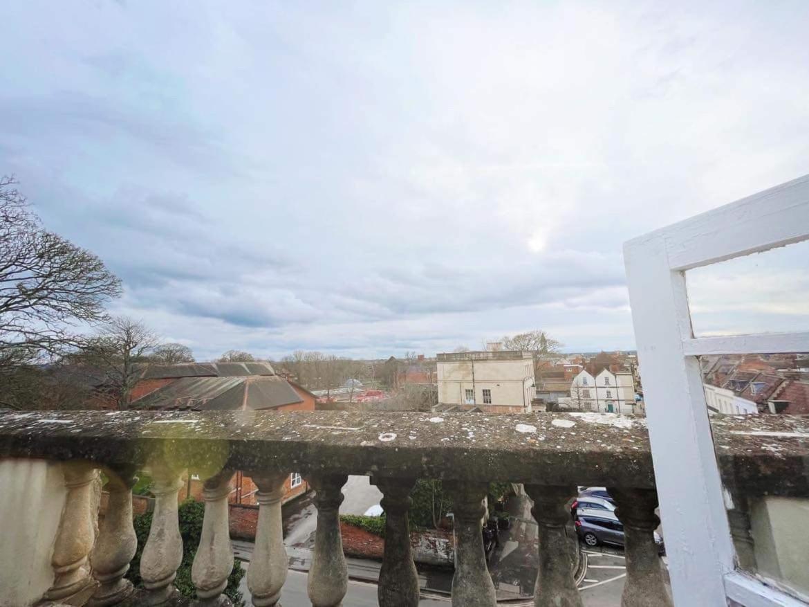 4 Bed Loft Apartment Overlooking Historic Town Trowbridge Kültér fotó
